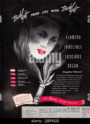 Eine farbige Lippenstift-Werbung in einem Musikmagazin von 1946. Für Torchlight Lippenstift der Pancara Company in Chicago. Stockfoto