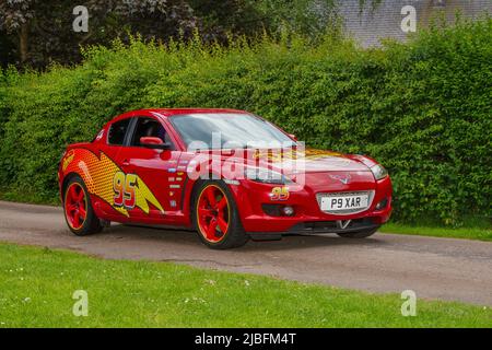 2006, rot gelb Custom MAZDA RX-08 192 PS 2616cc Benzin 5 Geschwindigkeit manuell, Ankunft in worden Park Motor Village, Leyland, Großbritannien Stockfoto