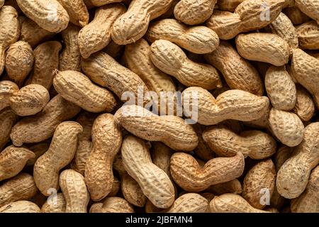 Nahaufnahme von oben von geschälten Erdnüssen Stockfoto