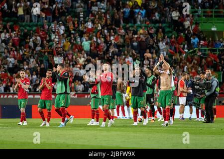 Lissabon, Portugal. 05.. Juni 2022. Die portugiesischen Spieler jubeln ihre Fans nach dem Spiel der UEFA Nations League zwischen Portugal und der Schweiz im Alvalade-Stadion an. Endstand; Portugal 4:0 Schweiz. Kredit: SOPA Images Limited/Alamy Live Nachrichten Stockfoto