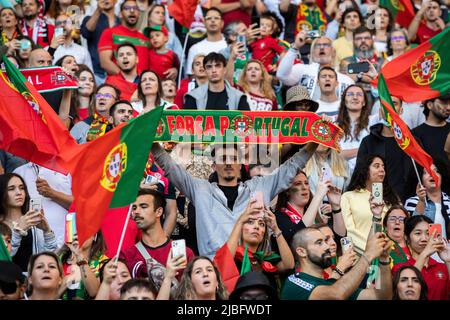 Lissabon, Portugal. 05.. Juni 2022. Portugal-Fans sahen Jubel während des UEFA Nations League-Spiels zwischen Portugal und der Schweiz im Alvalade-Stadion. Endstand; Portugal 4:0 Schweiz. (Foto von Hugo Amaral/SOPA Images/Sipa USA) Quelle: SIPA USA/Alamy Live News Stockfoto