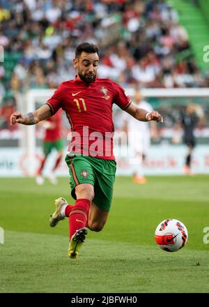 Lissabon, Portugal. 05.. Juni 2022. Bruno Fernandes aus Portugal im Einsatz beim Spiel der UEFA Nations League zwischen Portugal und der Schweiz im Alvalade-Stadion. Endstand; Portugal 4:0 Schweiz. (Foto von Hugo Amaral/SOPA Images/Sipa USA) Quelle: SIPA USA/Alamy Live News Stockfoto