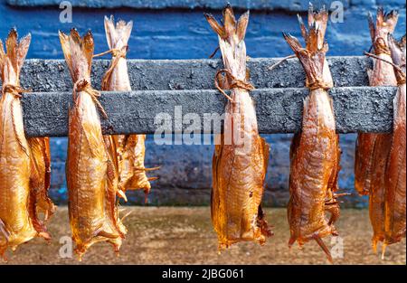 ARBROATH ANGUS SCOTLAND G & A SPINK SMOKIES FISCHEREI GOLDENER SCHELLFISCH SMOKIES FRISCH AUS DEM RAUCHERZIMMER Stockfoto