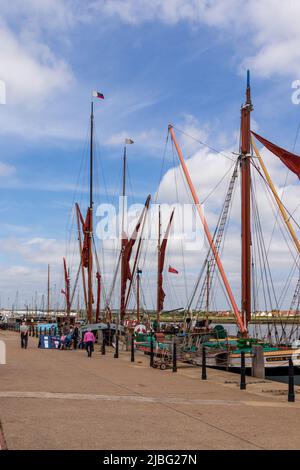 Thames Sailing Barges vor Anker am Hythe Quay, Blackwater Mündung, Maldon, Essex, England, UK Stockfoto