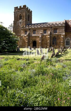 Die Oxhill Parish Church of St Lawrence stammt aus dem 12.. Jahrhundert, obwohl im Jahr 19., in Warwickshire, Großbritannien, viele Restaurierungen stattgefunden haben. Teil des ch Stockfoto