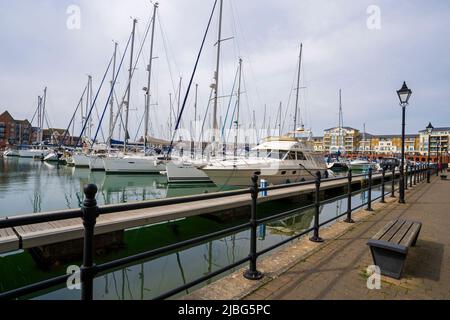 Boote in Sovereign Harbour Marina Eastbourne East Sussex England, Großbritannien. Stockfoto