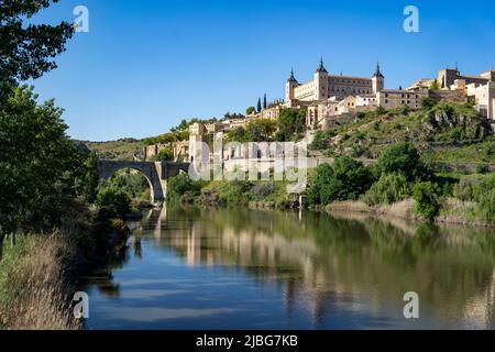 Toledo, eine antike Stadt auf einem Hügel über den Ebenen von Castilla-La Mancha in Zentralspanien. Ein UNESCO-Weltkulturerbe. Stockfoto