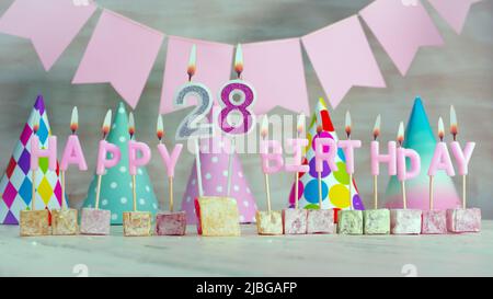 Alles gute zum Geburtstag in rosa Pastellfarben für ein Mädchen oder eine Frau. Glückwunschkarte zum Geburtstag. Stockfoto