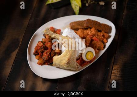 Nasi Liwet oder Indonesian Spiced Coconut Reis Stockfoto