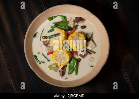 Sayur Lodeh oder indonesisches Gemüseeintopf in Kokosmilch Stockfoto