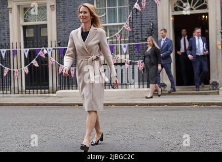 Der Premierminister von Estland, Kaja Kallas, verlässt die Downing Street, London, nach Gesprächen mit Premierminister Boris Johnson. Bilddatum: Montag, 6. Juni 2022. Stockfoto