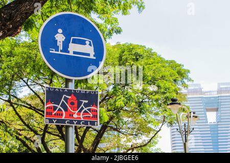 Kuala Lumpur, Malaysia - 22. März 2017: Straßenschilder in Kuala Lumpur, Malaysia. Stockfoto