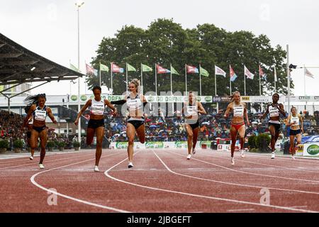 2022-06-06 15:48:43 HENGELO - Lieke Klaver in Aktion auf der Frauen 400 Meter Abschnitt während der FBK Spiele. ANP VINCENT JANNINK niederlande Out - belgien Out Stockfoto