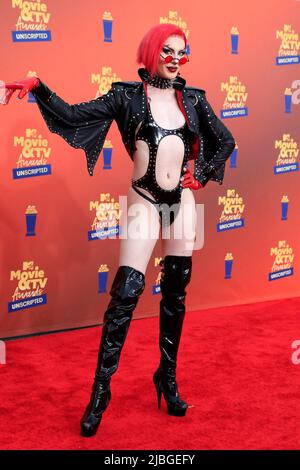 Santa Monica, Kalifornien. 2.. Juni 2022. Bosco bei der Ankunft für MTV Movie & TV Awards: UNSCRIPTED, Barker Hangar, Santa Monica, CA 2. Juni 2022. Kredit: Priscilla Grant/Everett Collection/Alamy Live Nachrichten Stockfoto