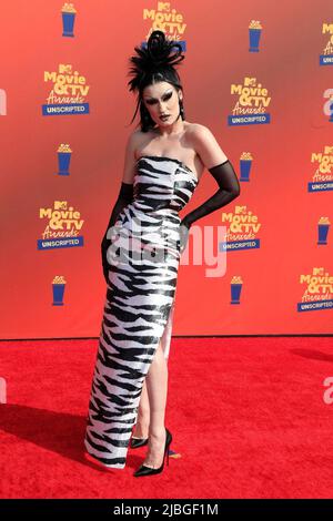 Santa Monica, Kalifornien. 2.. Juni 2022. Gottmik bei der Ankunft für MTV Movie & TV Awards: UNSCRIPTED, Barker Hangar, Santa Monica, CA 2. Juni 2022. Kredit: Priscilla Grant/Everett Collection/Alamy Live Nachrichten Stockfoto