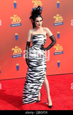 Santa Monica, Kalifornien. 2.. Juni 2022. Gottmik bei der Ankunft für MTV Movie & TV Awards: UNSCRIPTED, Barker Hangar, Santa Monica, CA 2. Juni 2022. Kredit: Priscilla Grant/Everett Collection/Alamy Live Nachrichten Stockfoto