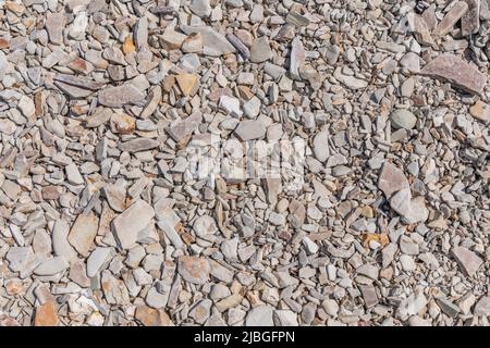 Nahaufnahme von weißen und grauen Steinen. Stockfoto