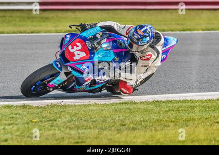 Champion-Superbikes-Rennfahrer Alastair Seeley aus der Grafschaft Antrim auf dem Bishopscourt Race Circuit Stockfoto