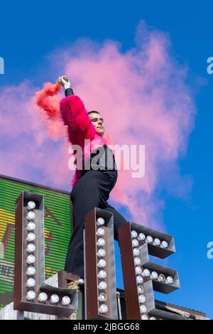 après Ski im Restaurant und Bar Folie Douce im Skigebiet Val d’Isère in den französischen Alpen. Kredit: SMP Nachrichten / Alamy Live Nachrichten Stockfoto