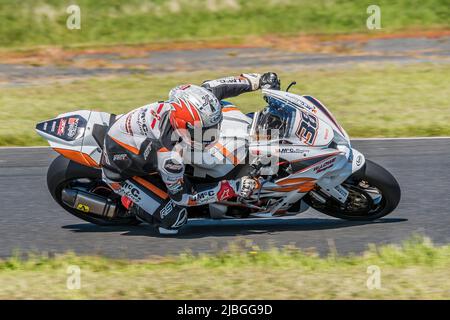 Jason Lynn aus Ballymena, Nordirland, Superbikes-Rennfahrer, auf der Colonial Corner, Kirkistown Race Circuit Stockfoto