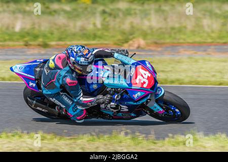 Alastair Seeley, Ulster Superbikes Champion, tritt auf dem Kirkistown Race Circuit in Nordirland an. Stockfoto