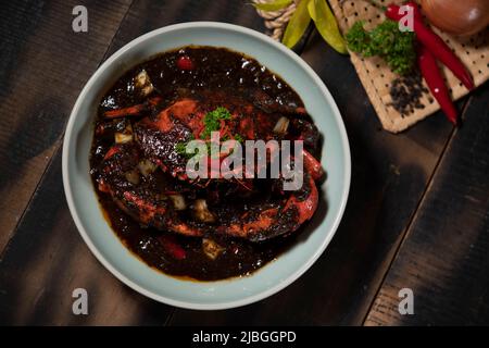 Krabbe in schwarzer Pfeffersoße Stockfoto