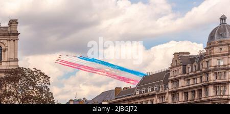 Rote Pfeile : Fliegen bei Queens Platinum Jubilee Stockfoto