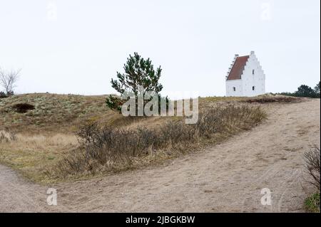 Sandbedeckte Kirche (Dänisch: Den Tilsandede Kirke, auch übersetzt als die begrabene Kirche, und auch bekannt als Alte Skagen Kirche), Skagen, Jütland, Dänemark Stockfoto