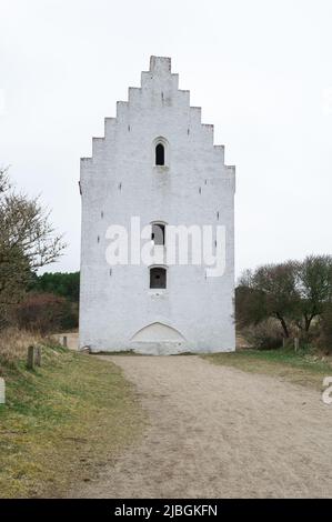 Sandbedeckte Kirche (Dänisch: Den Tilsandede Kirke, auch übersetzt als die begrabene Kirche, und auch bekannt als Alte Skagen Kirche), Skagen, Jütland, Dänemark Stockfoto