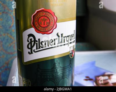 Wien, Österreich - 31. Mai 2011 : Dose Pilsner Urquell, tschechisches Lager, gebraut von der Pilsner Urquell Brauerei in Pilsen, Tschechien. Stockfoto