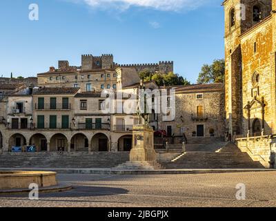 Reiterstandbild von der Eroberer Francisco Pizarro, gelegen auf einem Granitsockel auf dem Hauptplatz der Stadt, Trujillo, Cáceres Provinz, Spa Stockfoto