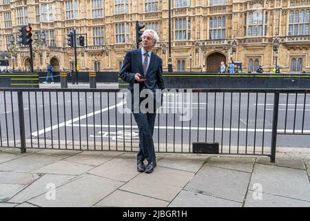 London, 6. Juni 2022. Der konservative Abgeordnete David Davis für Haltemprice und Howden, der von 2003 bis 2008 als Schatten-Innenminister und von 2016 bis 2018 als Staatssekretär für den Austritt aus der Europäischen Union fungierte, wurden vor dem Vertrauensvotum auf dem College Green interviewt. Sir Graham Brady, Vorsitzender des Ausschusses 1922, gab heute bekannt, dass Premierminister Boris Johnson mit einem Vertrauensvotum konfrontiert sein wird, nachdem die 15-Prozent-Schwelle von Briefen der konservativen MPS erreicht wurde. Die Abstimmung wird später um 6pm Uhr von Tory MPS Credit statt. amer ghazzal/Alamy Live News Stockfoto