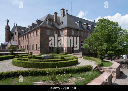 Kloster Abtei Mont Sainte-Odile im Elsass, Frankreich in den Vogesen. Heiligtum des Mont Sainte Odile in der Nähe von Obernai Stockfoto