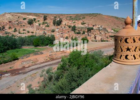 Kleines Dorf am Stadtrand von Marrakesch Marokko im Frühjahr Stockfoto