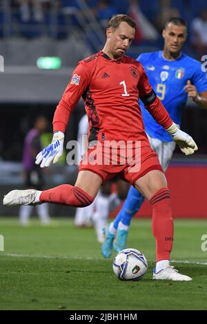 Bologna, Italien , 04.. Juni , 2022 im Bild links nach rechts, Manuel Neuer aus Deutschland Während der Fußball Nations League 2022 Italien-Deutschland Credit: Massimo Insabato/Alamy Live News Stockfoto