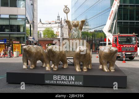 Buddy trägt den neuen Kranzler Eck Stockfoto