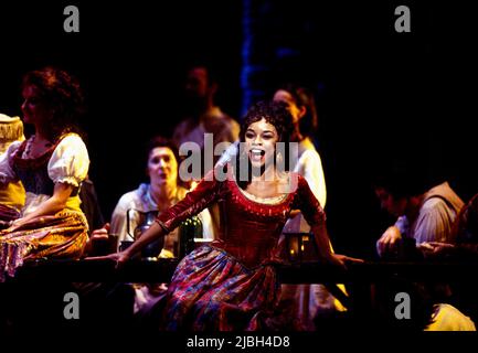 Denyce Graves (Carmen) in CARMEN von Bizet an der Royal Opera, Covent Garden, London WC2 17/01/1994 Leitung: Jeffrey Tate Bühnenbild: Gerardo Vera Kostüme: Franca Squarciapino Beleuchtung: Bruno Boyer Bewegung: Stuart Hopps Flamenco Choreografin: Cristina Hoyos Regie: Nuria Espert Stockfoto