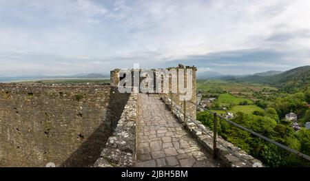 Blick von den Zinnen von Harlech Castle, Gwynedd, North Wales. Stockfoto