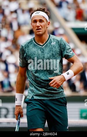 Paris, Frankreich. 5.. Juni 2022. Der norwegische Tennisspieler Casper Ruud ist beim French Open Grand Slam Tennisturnier 2022 in Roland Garros, Paris, Frankreich, im Einsatz. Frank Molter/Alamy Live Nachrichten Stockfoto