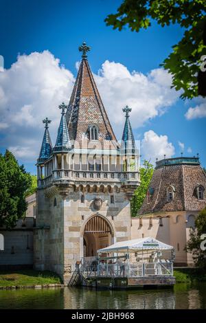 Die Schlösser von Laxenburg befinden sich in der Gemeinde Laxenburg in Niederösterreich im Schlosspark befindet sich das alte Schloss und die Franzensburg Stockfoto
