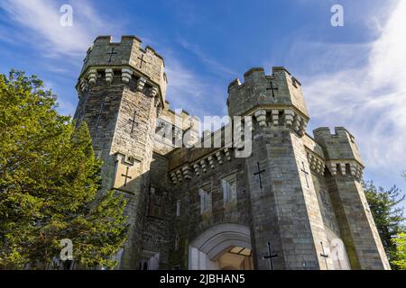 Wray Castle am westlichen Ufer von Windermere, Lake District, England Stockfoto