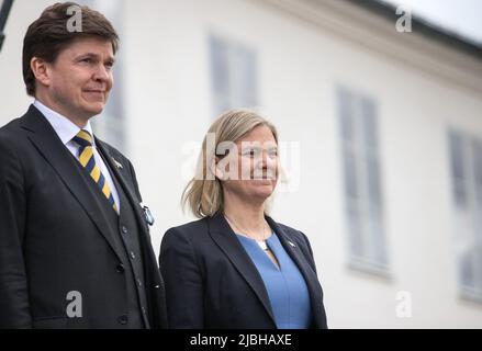 Schweden hat eine neue Premierministerin - Schwedens erste Frau. Die Sozialistische Partei Magdalena Andersson und der Sprecher des Parlaments, Andreas Norlén, am Tag der Veteranen, Stockfoto