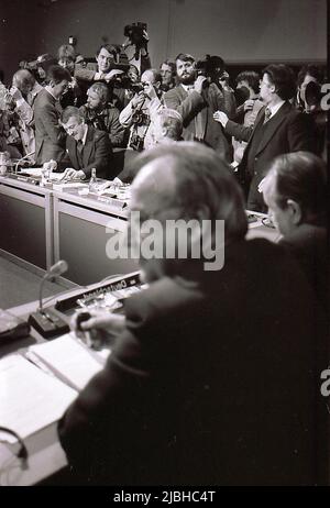 Kopenhagen /Dänemark/Historische Akten images 1983 /EWG Staatschef der Europäischen Ökonischen Union in Kopenhagen, Premierminister von Danih, Poul Shulter, dänischer Staatsminister, Ufee Ellemann-Jsen. Der britische Premierminister Margrathe Thatcher und der britische Außenminister Francis Pym sowie der deutsche Bundeskanzler Helmut Kohl und der deutsche Außenminister Hans-Dietrich Genche sowie der andere westliche Vorsitzende des COPE EU-Treffens in Kopenhagen Dänemark. (Foto..Francis Joseph Dean / Deanpices). Stockfoto