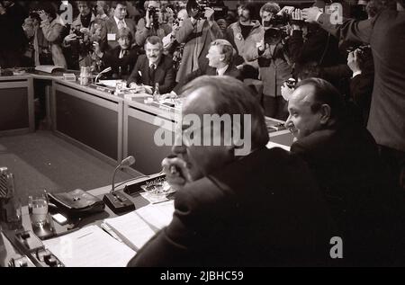 Kopenhagen /Dänemark/Historische Akten images 1983 /EWG Staatschef der Europäischen Ökonischen Union in Kopenhagen, Premierminister von Danih, Poul Shulter, dänischer Staatsminister, Ufee Ellemann-Jsen. Der britische Premierminister Margrathe Thatcher und der britische Außenminister Francis Pym sowie der deutsche Bundeskanzler Helmut Kohl und der deutsche Außenminister Hans-Dietrich Genche sowie der andere westliche Vorsitzende des COPE EU-Treffens in Kopenhagen Dänemark. (Foto..Francis Joseph Dean / Deanpices). Stockfoto