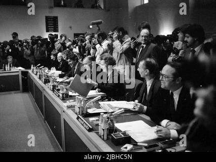 Kopenhagen /Dänemark/Historische Akten images 1983 /EWG Staatschef der Europäischen Ökonischen Union in Kopenhagen, Premierminister von Danih, Poul Shulter, dänischer Staatsminister, Ufee Ellemann-Jsen. Der britische Premierminister Margrathe Thatcher und der britische Außenminister Francis Pym sowie der deutsche Bundeskanzler Helmut Kohl und der deutsche Außenminister Hans-Dietrich Genche sowie der andere westliche Vorsitzende des COPE EU-Treffens in Kopenhagen Dänemark. (Foto..Francis Joseph Dean / Deanpices). Stockfoto