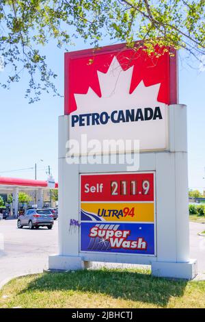 Petro-Canada Benzinpreistafel mit einem Rekordwert von 211,9 kanadischen Dollar pro wenig Stockfoto