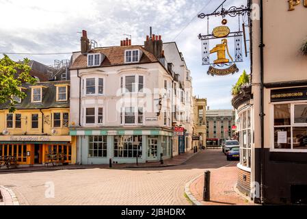 Brighton Großbritannien, 30.. April 2020: Leere Straßen während der Sperre in Brighton's skurriler Gegend The Lanes, die normalerweise von Besuchern frequelt wird. Stockfoto