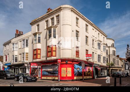 Brighton Großbritannien, 30.. April 2020: Leere Straßen während der Sperre in Brighton's skurriler Gegend The Lanes, die normalerweise von Besuchern frequelt wird. Stockfoto