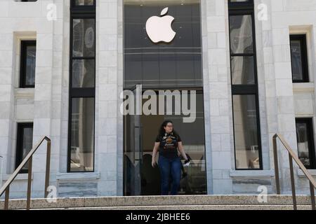 6. Juni 2022, Washington, District of Columbia, USA: Das Unternehmen APPLE startet heute am 06. Juni 2022 in Washington DC, USA, seine AppleÃs Annual Worldwide Developer Conference. (Bild: © Lenin Nolly/ZUMA Press Wire) Stockfoto