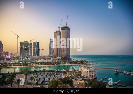 Dies ist Blick auf die Marina in Lusail Bezirk, einem reichen und gehobenen Viertel von Doha, Katar, Asien. Stockfoto